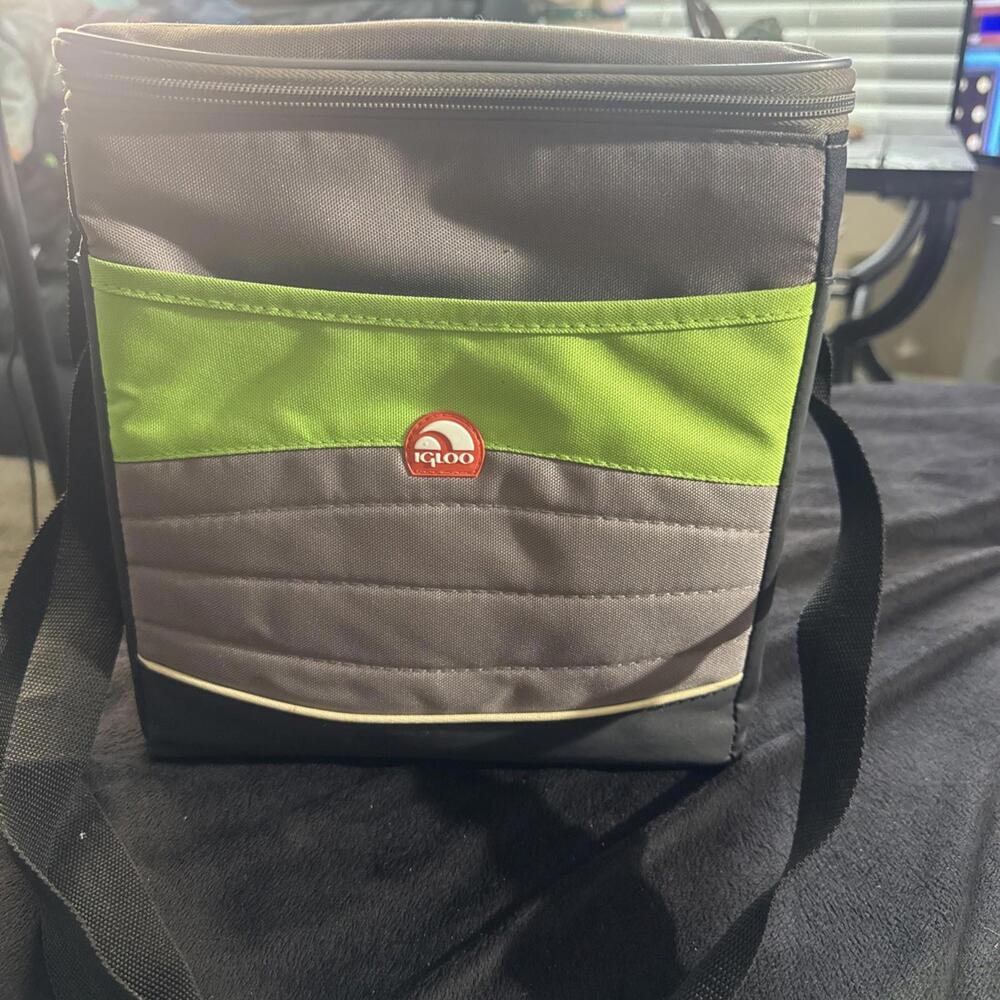 Insulated Igloo Cooler Bag With Shoulder Strap Pouch Lunch‎ Box 10”x10.5”x7”